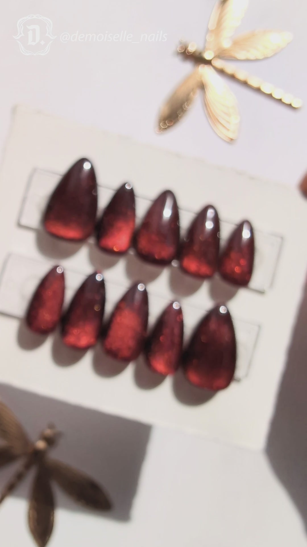 Carmin Cat Eye